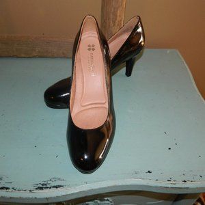 Elegant Black Pumps